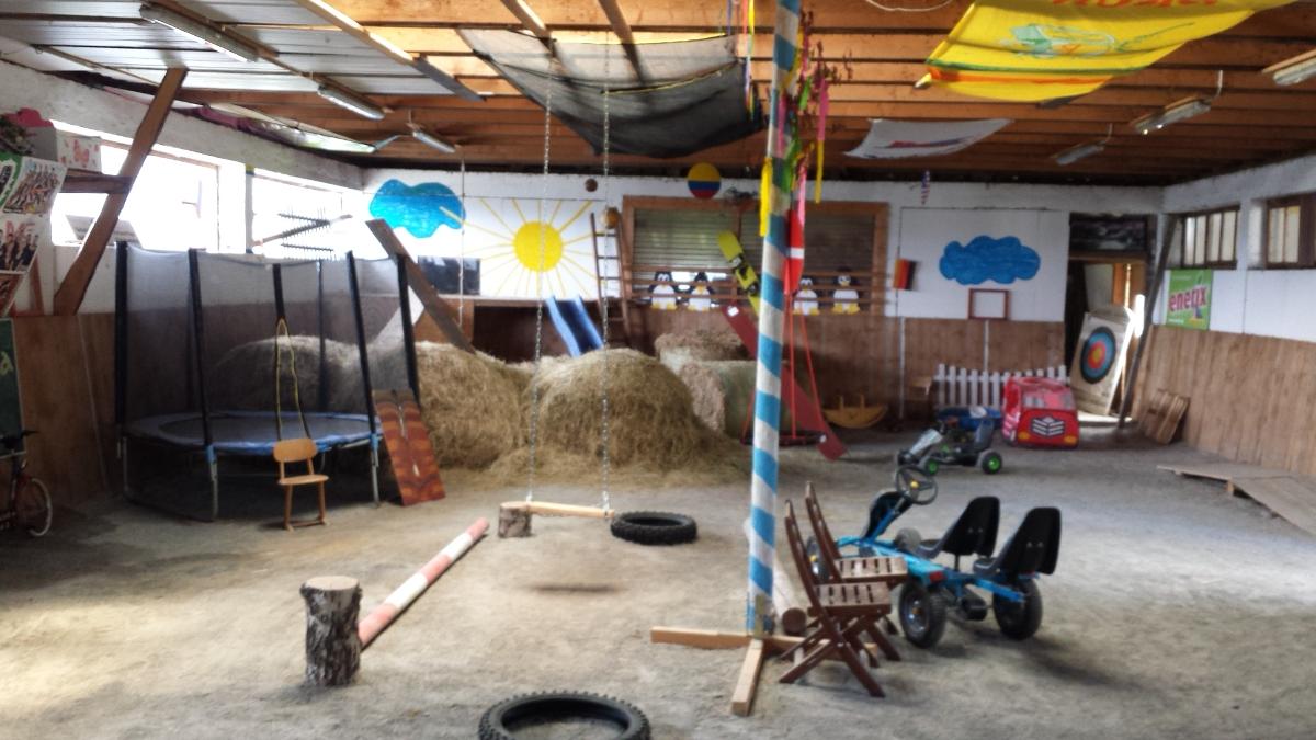 Familienerlebnishof Paster - Ferienwohnung mit Indoor-Spielscheune und Bogenschießanlage in Freyung