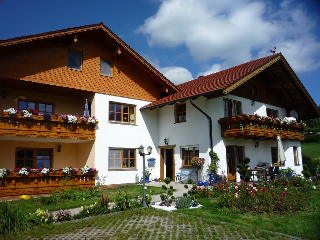 Gäste-und Ferienhaus Hatzinger in Arrach