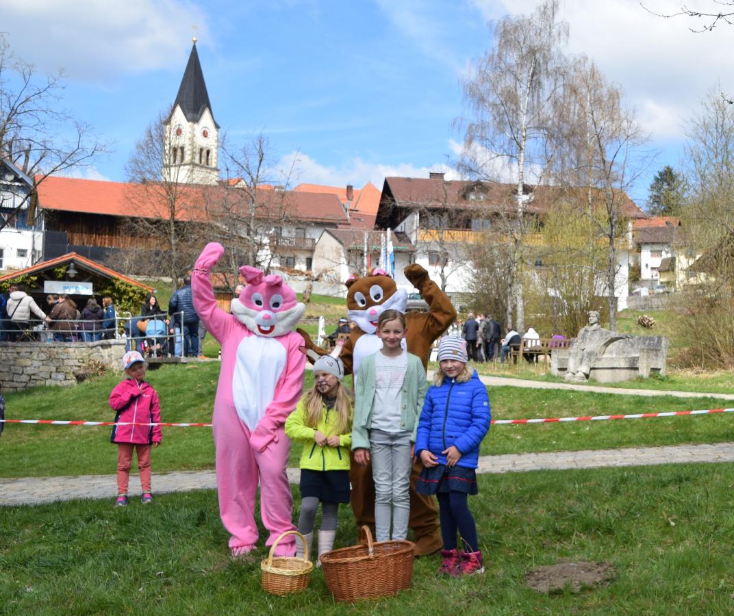 Ostereiersuchen im Kurpark Sankt Englmar