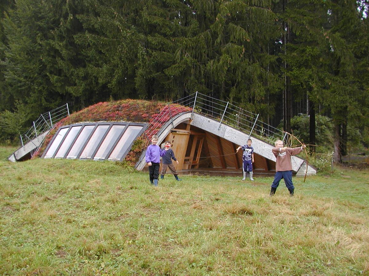 
                                                            
                                                                Wildniscamp Wiesenbett
                                                        
