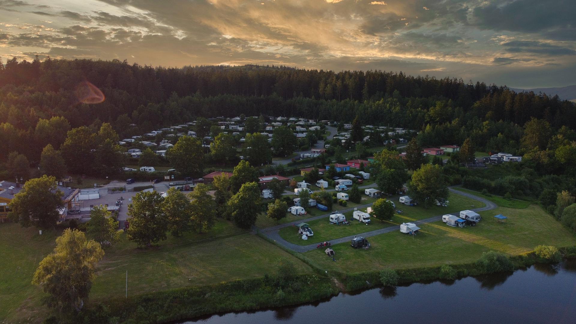 Ferienpark Perlsee Ferienhäuser, Camping, Mobilheime in Waldmünchen