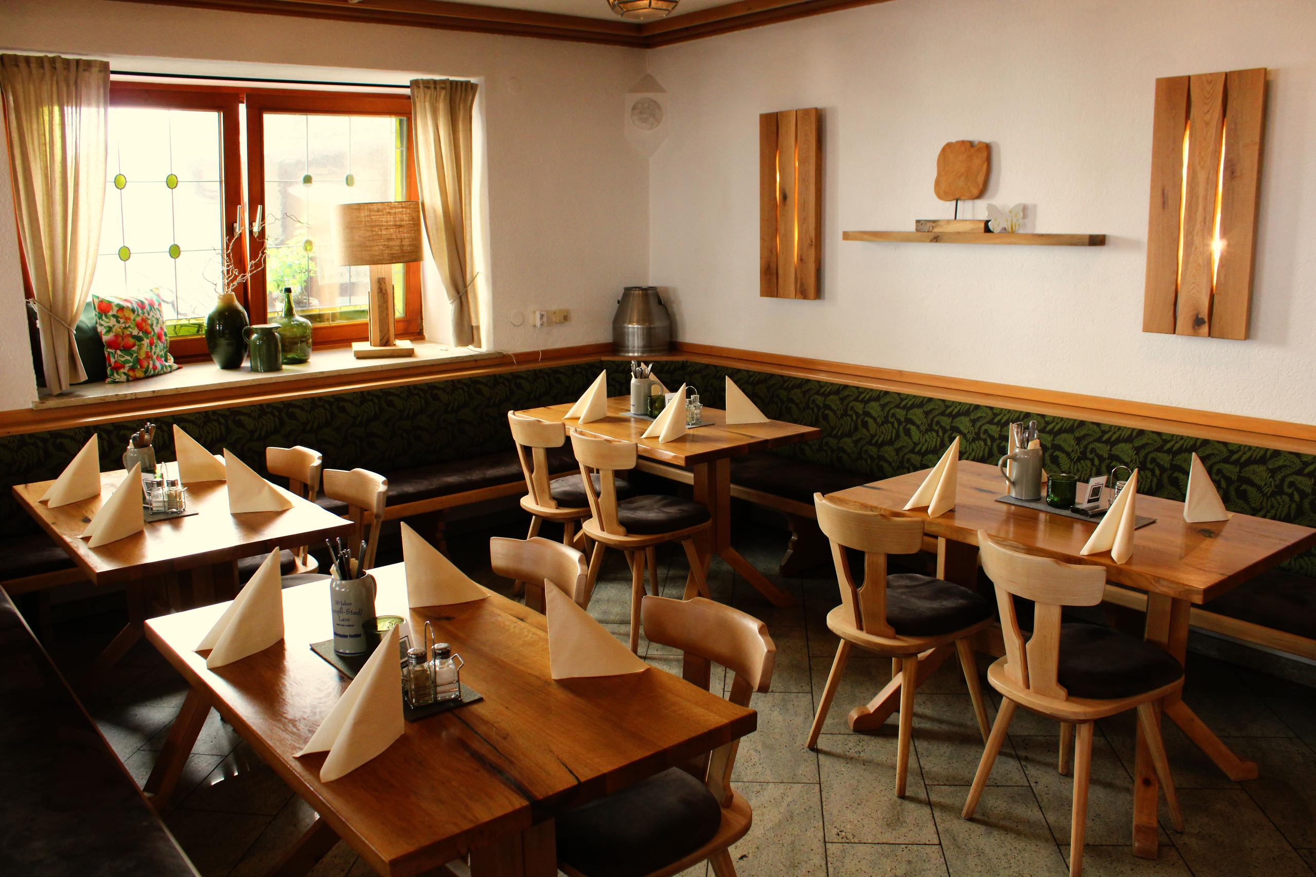 Bayerische Gastwirtschaft Dimpfl-Stadl in Lam