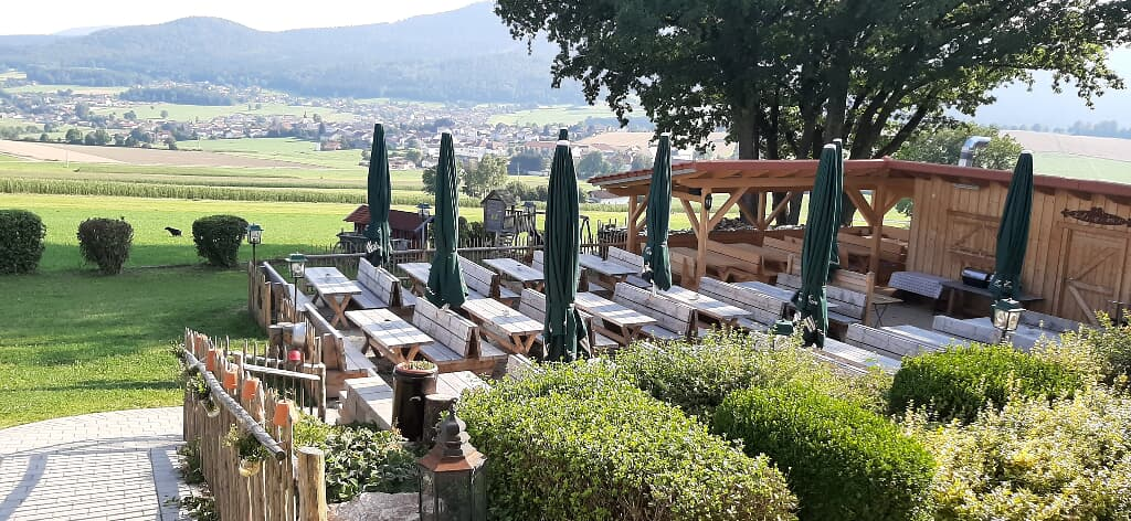Gasthof Zum Wirt / Ferienwohnung Hohenbogenblick in Neukirchen b.hl.Blut