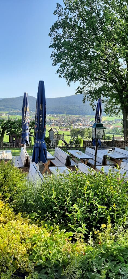 Gasthof Zum Wirt / Ferienwohnung Hohenbogenblick in Neukirchen b.hl.Blut