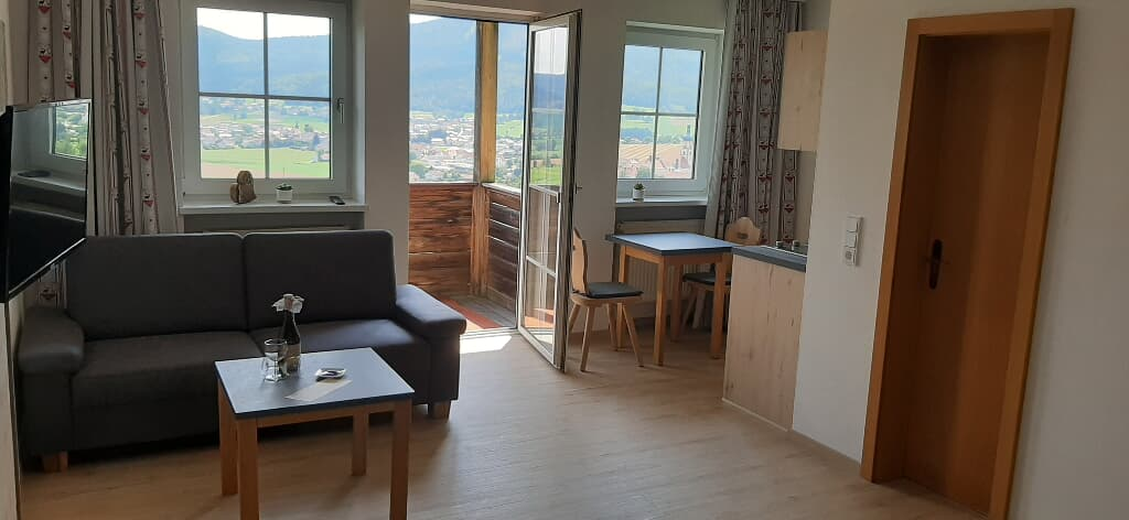 Gasthof Zum Wirt / Ferienwohnung Hohenbogenblick in Neukirchen b.hl.Blut