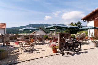 Hotel-Gasthof Zur Linde in Neukirchen b.hl.Blut