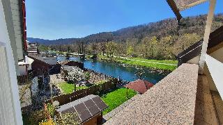 Cafe Altmühl, Ferienwohnungen Gästehaus Krimhilde direkt am Wasser in Essing